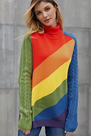 Яркий свитер с диагональным радужным узором в полоску