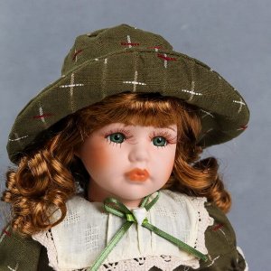 Кукла коллекционная керамика "Леночка в оливковом платье и шляпке, с мишкой" 30 см