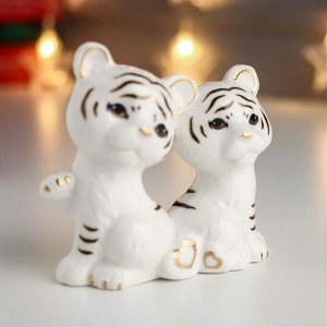 Сувенир керамика "Белые тигрята с сердечками" с золотом 9х9,5х4,6 см