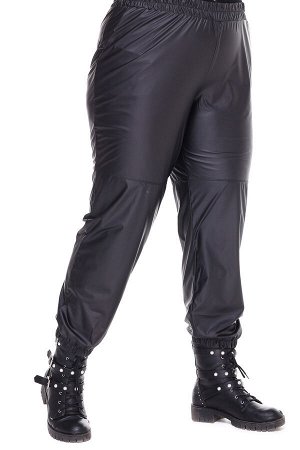 Брюки Модель брюк: Джоггеры; Материал: Искусственная кожа
Длинна изделия р.62 по внешнему шву 96см.