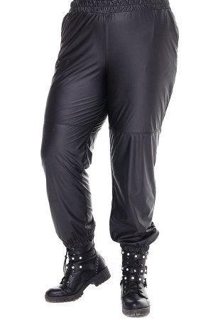 Брюки Модель брюк: Джоггеры; Материал: Искусственная кожа
Длинна изделия р.62 по внешнему шву 96см.