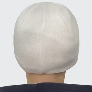 Мужская шапка белого цвета – плотная некрупная вязка остается трендом №4