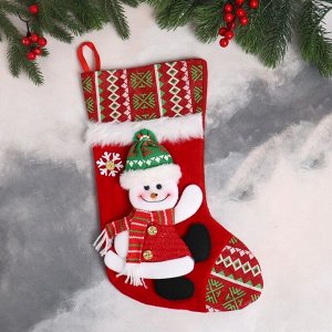 Носок для подарков "Носок - Снеговик со снежинкой" сидит, 26х40 см, зелёно-красный