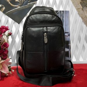 Рюкзак на одной лямке Gerggi унисекс из натуральной кожи чёрного цвета.