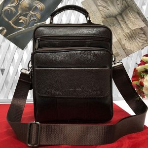 Мужская сумка Detrix формата А5 из мягкой натуральной кожи с ремнем через плечо кофейного цвета.
