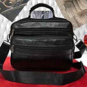 Мужская сумка Algat из мягкой натуральной кожи с ремнем через плечо чёрного цвета.