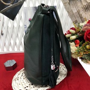 Стильная сумка Mikara с ремнем через плечо из натуральной замши и эко-кожи цвета зелёный опал.