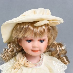Кукла коллекционная керамика "Таечка в сливочном платье с кружевом, с сумкой" 40 см
