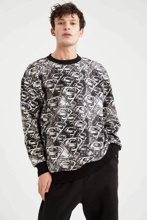 Мягкая толстовка с перьями Superman Licensed Oversize Fit с круглым вырезом и принтом