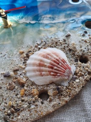 Часы  настенные из дерева с морем из эпоксидной смолы