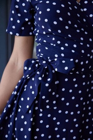 Платье женское на запах короткий рукав цвет Темно-синий (крупный горох) ZAP