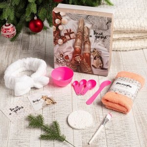 Подарочный набор новогодний "Тепла и уюта" полотенце и аксессуары