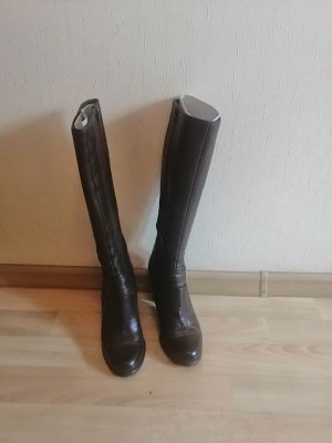 Осенние сапоги коньячного цвета