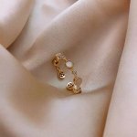 Кольцо с декоративными вставками