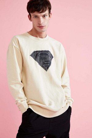 Мягкая толстовка с перьями и принтом Superman Licensed Oversize Fit с круглым вырезом