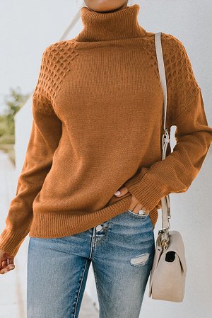 Коричневый свитер с воротником под горло