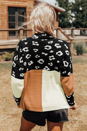 Бежево-белый свитер с воротником под горло с черным леопардовым принтом