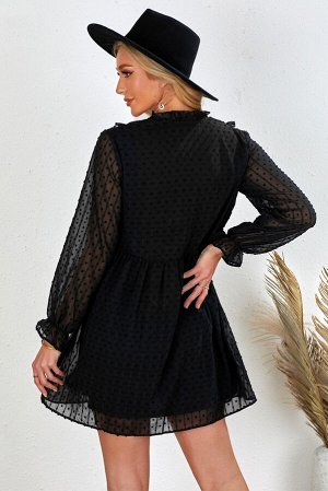 Черное двухслойное платье в горошек с V-образным вырезом и рюшами