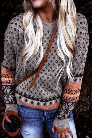 Серый свитер с разноцветным узором в стиле бохо