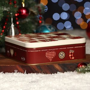 Фигурки "Шарики" из молочного шоколада Merry Christmas в железной банке, 200 г