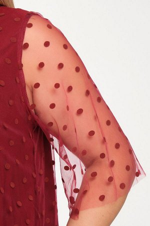Блузка Интересная блузка из сетки с вытравным рисунком. Основа на трикотажном подкладке, рукава втачные свободные длиной за локоть. Круглый вырез горловины обработан внутренним швом с подкладкой. Блуз