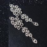 Серьги висячие со стразами &quot;Вечерние&quot; сплетение, цвет белый в серебре