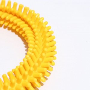 Игрушка "Кольцо с шипами №6", 15,5 см, жёлтая