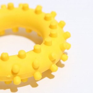 Игрушка "Кольцо с шипами №1", 5,6 см, жёлтая