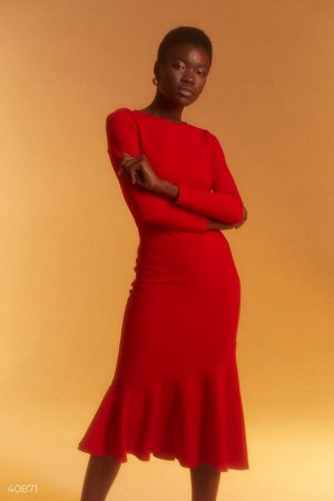 Красное платье миди с оборкой
