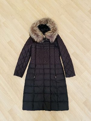 Зимнее пальто с натуральным мехом чернобурки