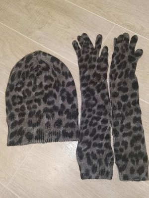 Шапка +перчатки Guees