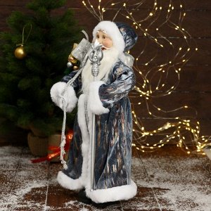Дед Мороз "В серо-синей шубе, с посохом и подарками" 23х45 см