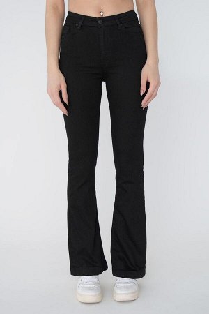 Черные расклешенные джинсы