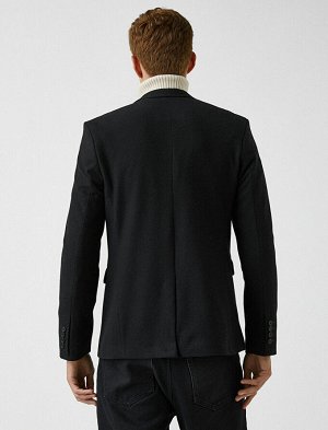 Пиджаки Материал: %70 Полиэстер, %30  Хлопок Параметры модели: рост: 188 cm, объем груди: 96, объем талии: 78, объем бедер: 0 Надет размер: 48