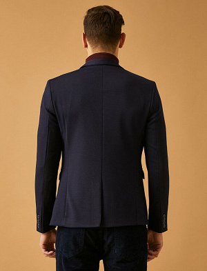 Пиджаки Материал: %100 Полиэстер Параметры модели: рост: 188 cm, объем груди: 99, объем талии: 75, объем бедер: 95 Надет размер: 48