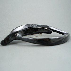 Brosh list black