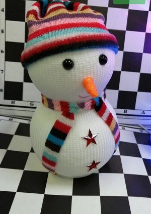 Фигурка "Снеговик" в вязаный шапке