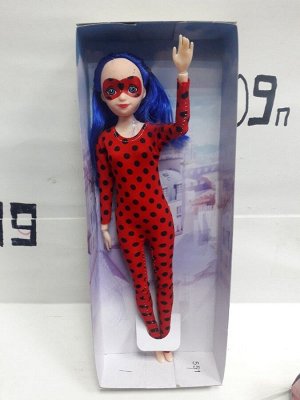 Кукла Шарнирные ручки и ножки позволят придавать девушке различные положения, добавляющие игре реалистичности.