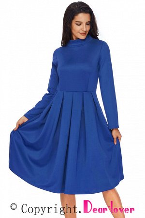 Синее платье с высоким воротом и юбкой в бантовую складку