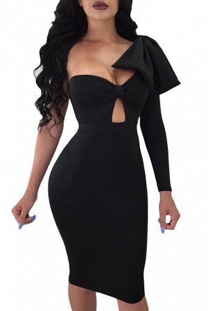 Черное платье на одно плечо с глубоким фигурным вырезом