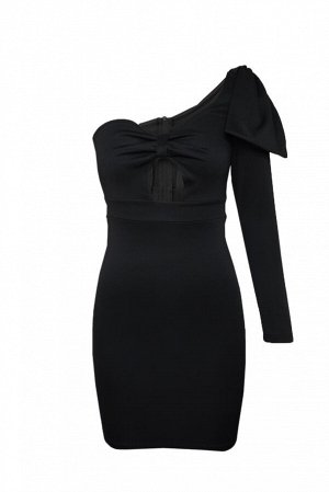 Черное обтягивающее платье на одно плечо с воланами и вырезом