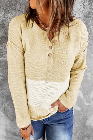 Бежево-белый вязаный свитер оверсайз с круглым вырезом на пуговицах