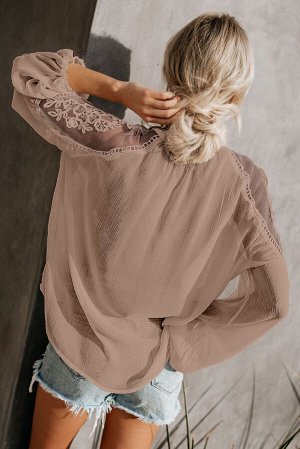 Светло-коричневая свободная блуза с кружевной кокеткой и вставками на рукавах