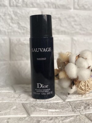 Парфюмированный дезодорант Christian Dior Sauvage.