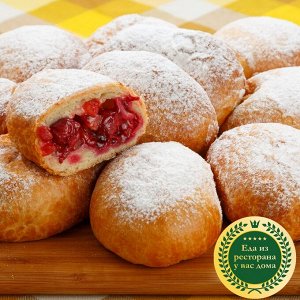 Пирожок слоено-дрожжевой с клубникой
