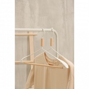 Вешалка для одежды с усиленными плечиками SAVANNA Wood, 42?22?3,2 см, цвет белый