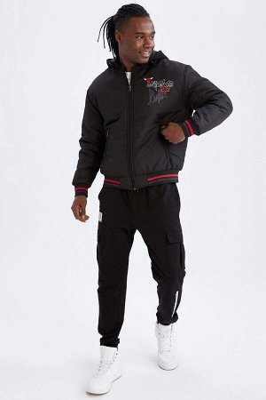 Defacto Fit Oversize Fit NBA Chicago Bulls Лицензированная водоотталкивающая куртка со съемным капюшоном