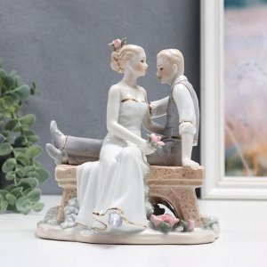 Сувенир керамика "Влюблённая пара на скамеечке" 18 см