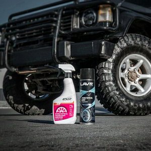 Очиститель шин Lavr Tire Cleaner, пенный, с эффектом чернителя и водоотталкивающими свойствами, аэрозоль 650мл, арт. Ln1443