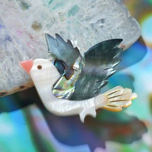 Брошь-подвеска "Галиотис" птица тропическая